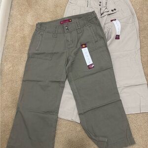 2 pairs Women’s cropped cargo capris - Olive and Beige